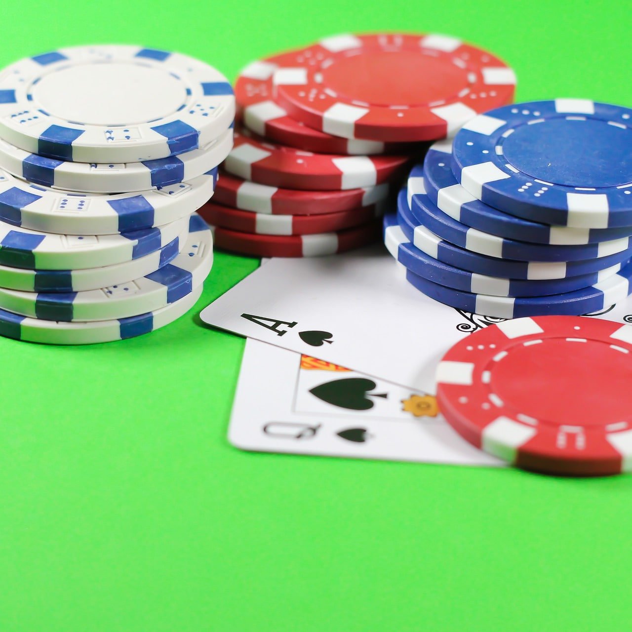 jiliuu slots game selection screen displayed on an Android device
